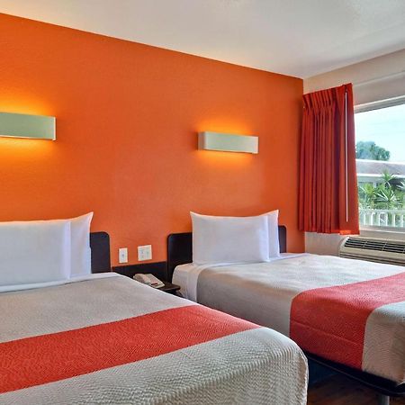 Motel 6 Dania Beach Eksteriør bilde